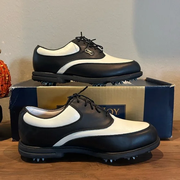FootJoy DryJoy Classic Women’s Spiked Golf Shoes-Black And White-Size 7 NIB⛳️ - Picture 1 of 4